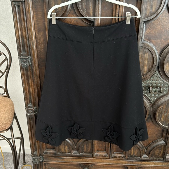 East 5th black A-shape skirt in mint condition. - Picture 7 of 8